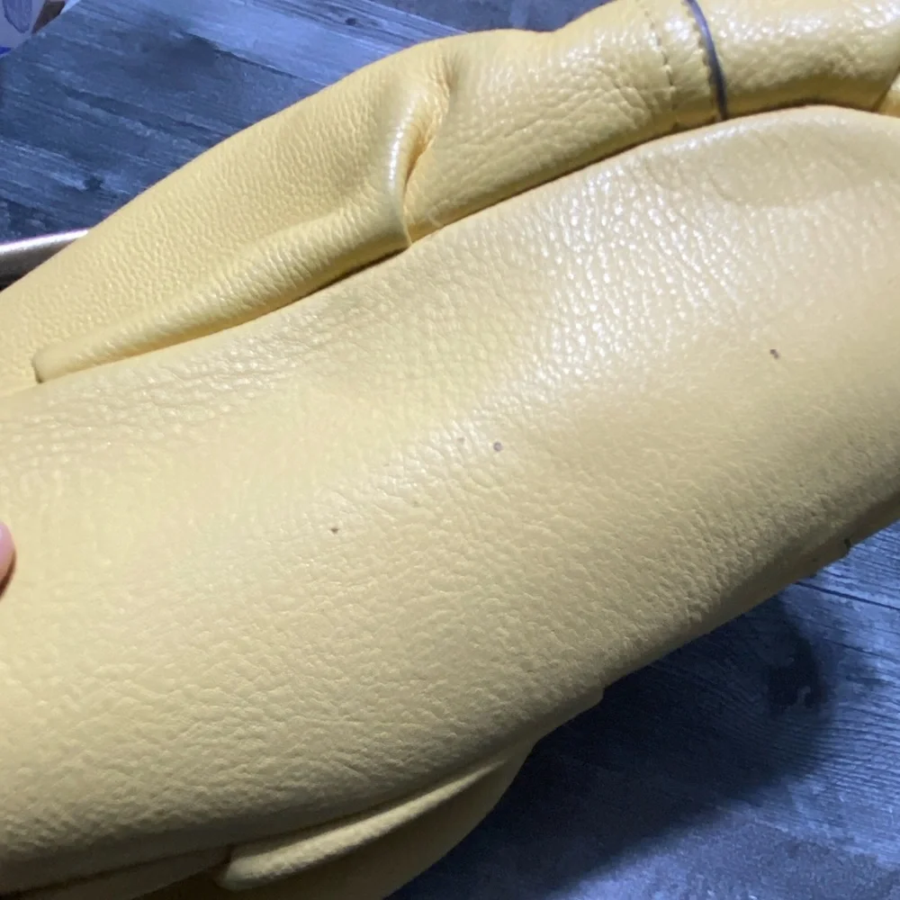 **FINAL MARKDOWN**Cream/Beige leather B. Makowsky handbag - Picture 5 of 9